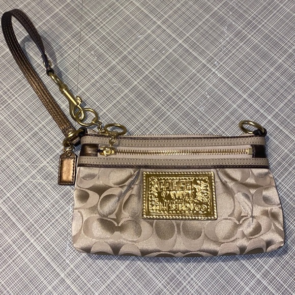 Coach Monogram Wristlet. NWOT - Picture 1 of 9